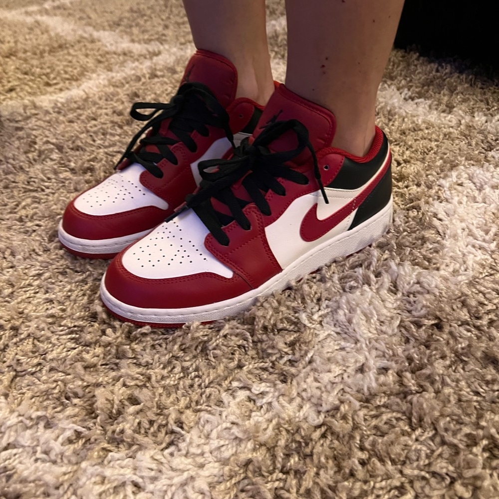 Jordan 1 Low in Red, White & Black